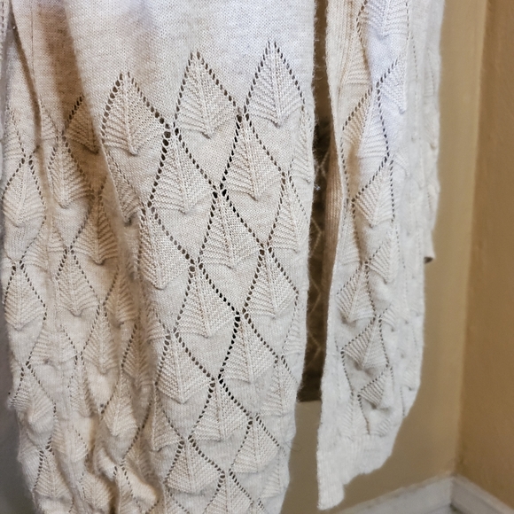 Por La Cara Size Medium Nude Sweater Cardigan. - Picture 2 of 9